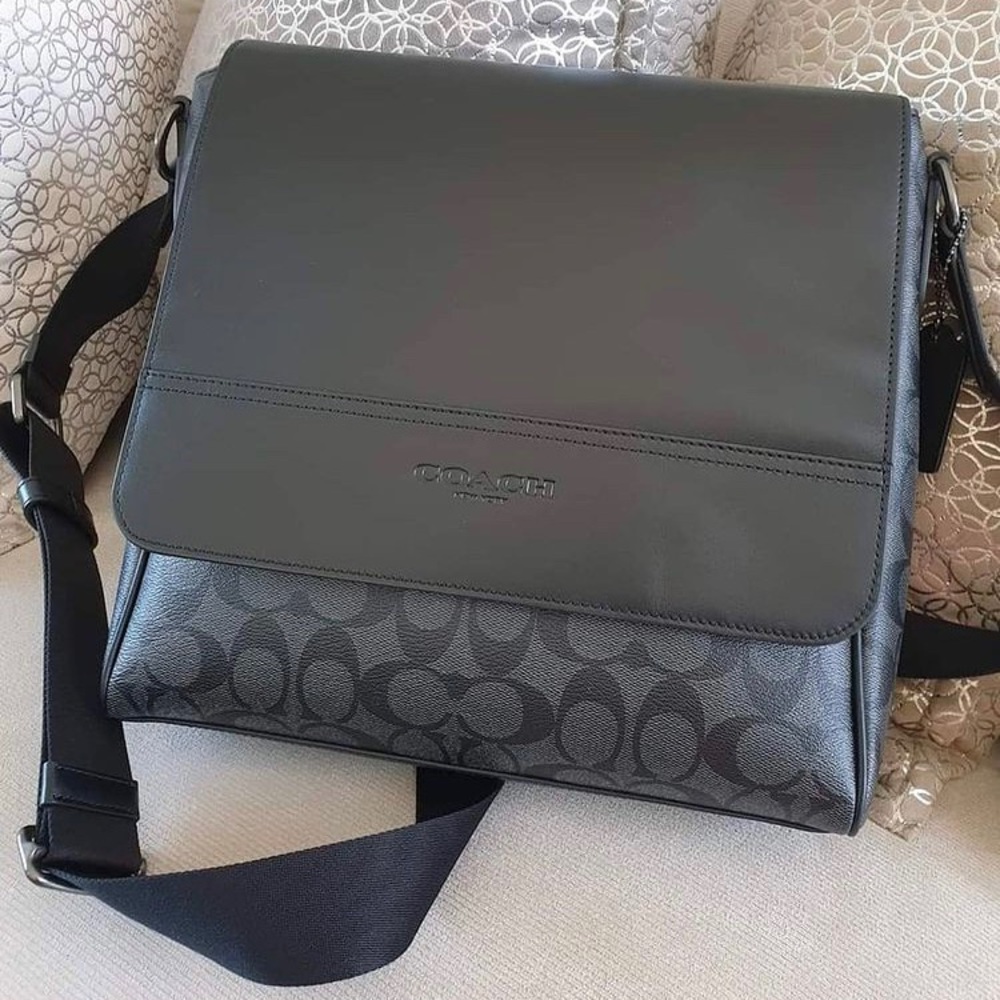 🌻Coach Men’s Houston Map Bag In Signature NWT.